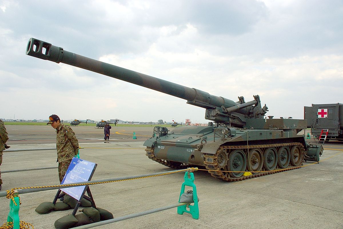 1200px-203mm_Self-Propelled_Howitzer_M110A2.jpg