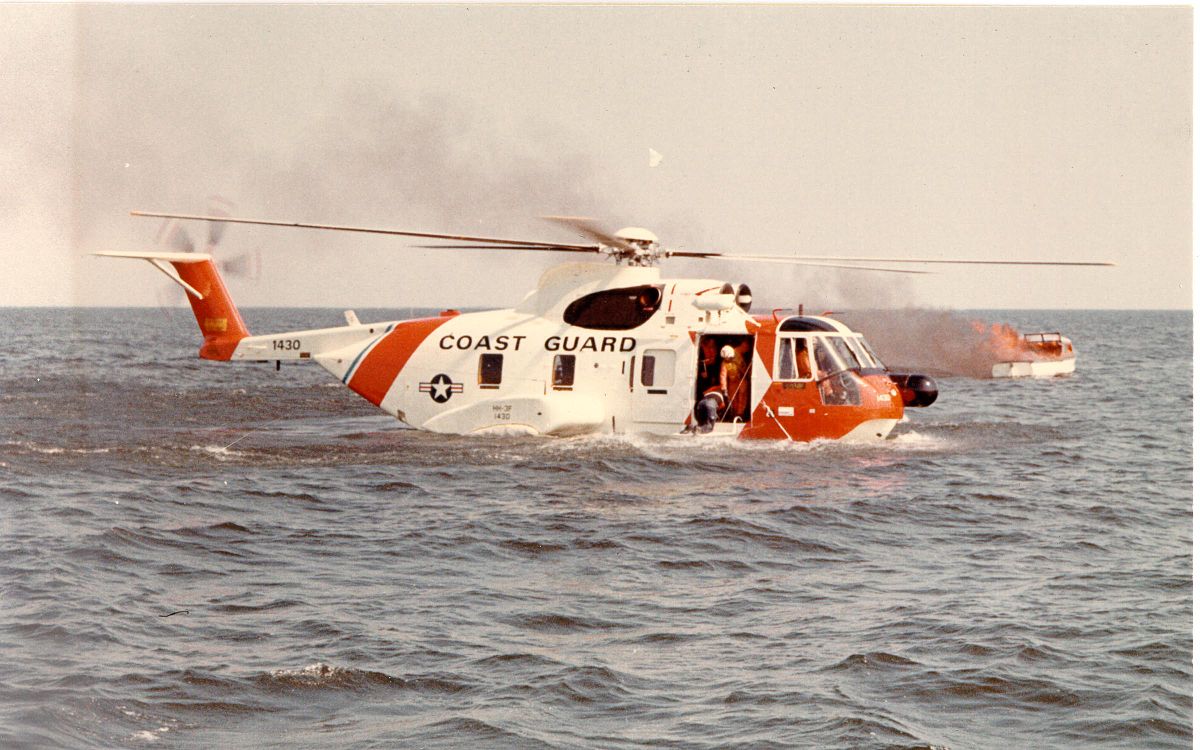 1200px-HH-3F_Pelican_on_the_water_with_a_burning_boat.jpg