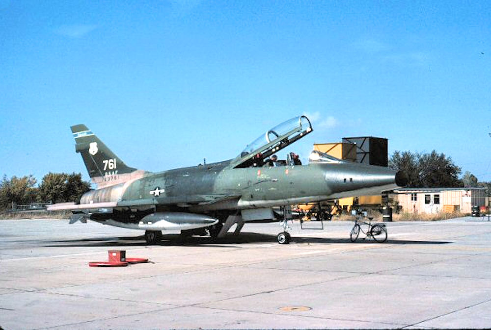 122d_Tactical_Fighter_Squadron_-_North_American_F-100F-5-NA_Super_Sabre_56-3761.jpg