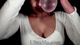1240564223_slow-mo_water_balloon_tits.gif