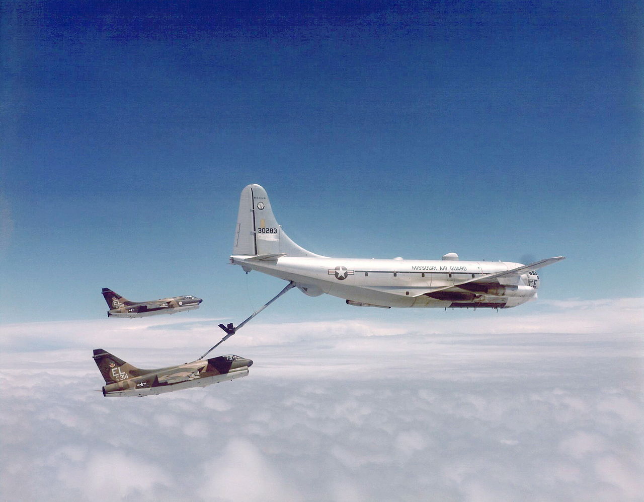 1280px-76th_Tactical_Fighter_Squadron_A-7D_71-0314_Refueling.jpg