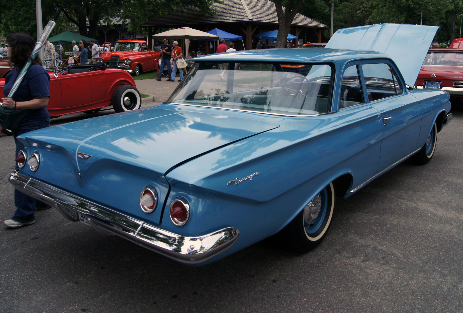 1961_Chevrolet_Biscayne_two-door%2C_rear_right_%28blue%29.jpg