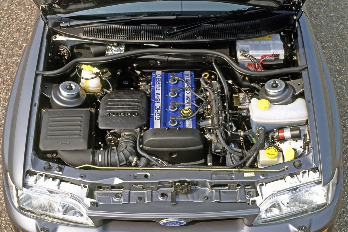 1992-Ford-Escort-RS-Cosworth-engine.jpg