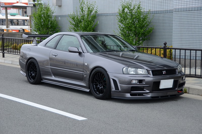 1999-R34-GTR-with-Modified-NUR-engine-front.jpg