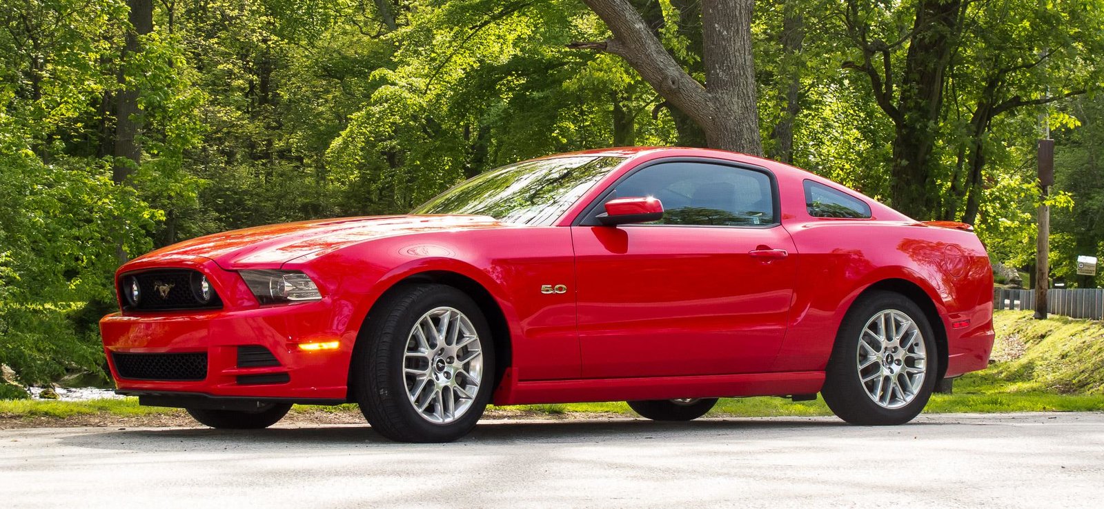 2014 Mustang GT  OEM Wheels.jpg