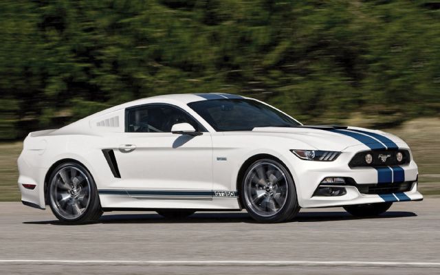 2015-Ford-Mustang-GT350-side-in-motion-02_zps48vlhphf.jpg