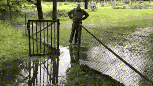 9ULO5t5uRrK3l9PxfnXi_Avoid%20the%20huge%20puddle.gif