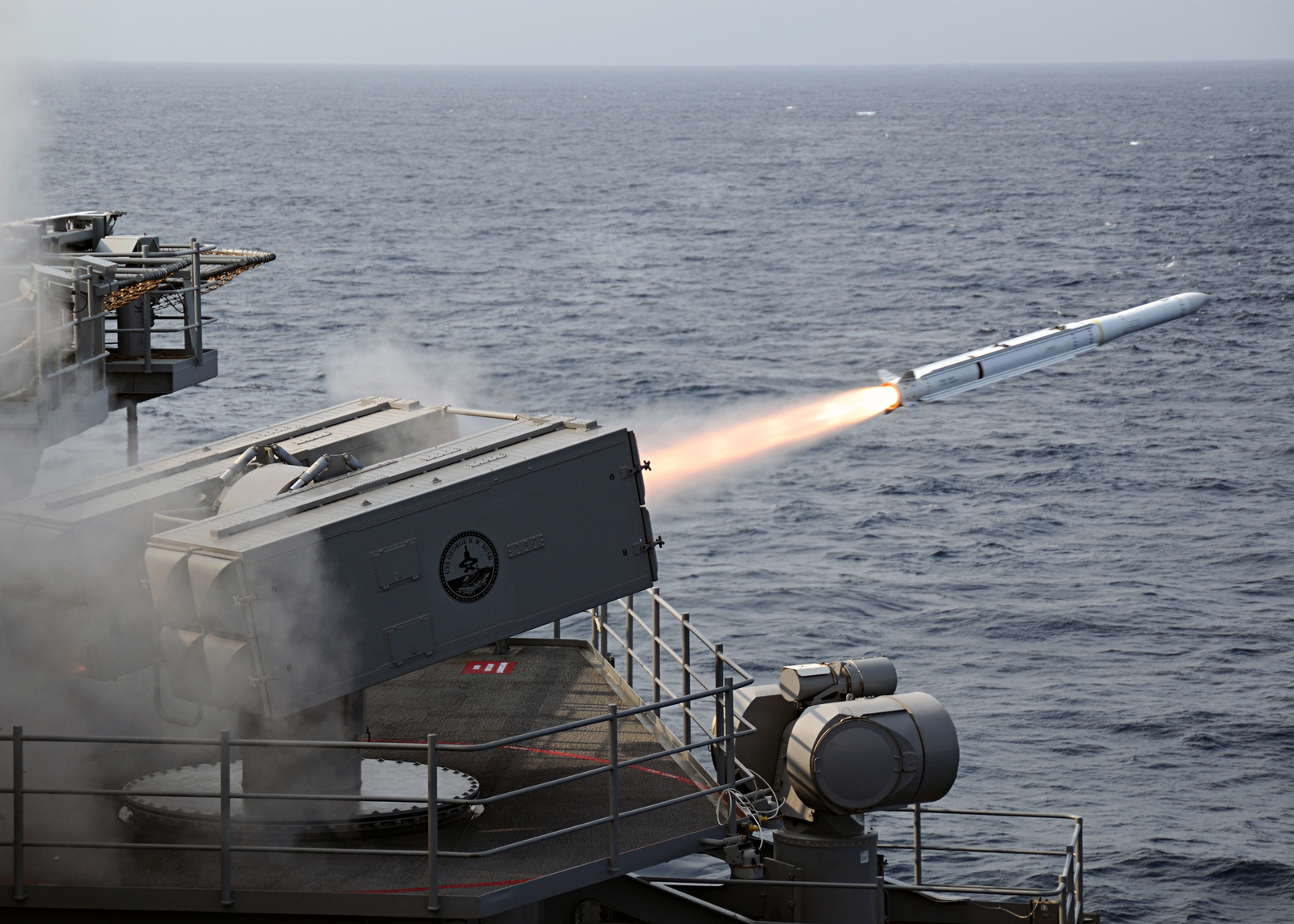 _Sea_Sparrow_missile_is_launched_from_the_aircraft_carrier_USS_George_H.W._Bush_%2528CVN_77%2529.jpg