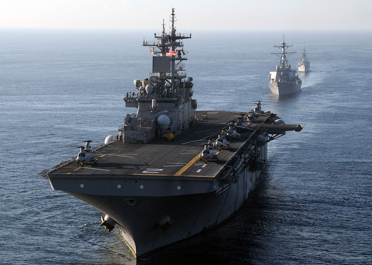 bious_assault_ship_USS_Essex_%2528LHD_2%2529_leads_a_formation_of_U.S._and_Indonesian_navy_ships.jpg
