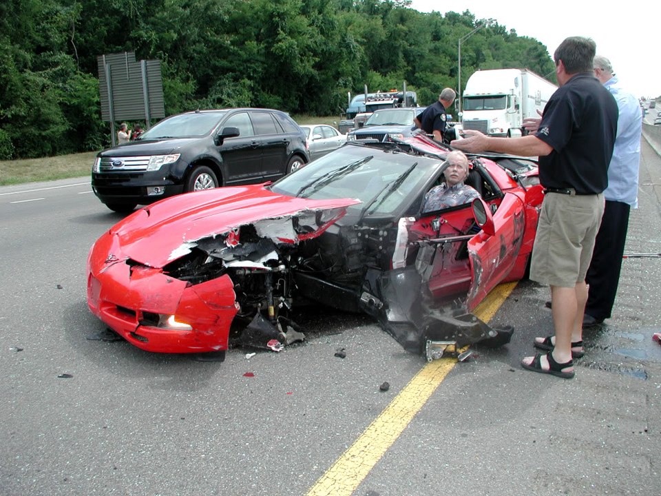Corvette+accident.jpg