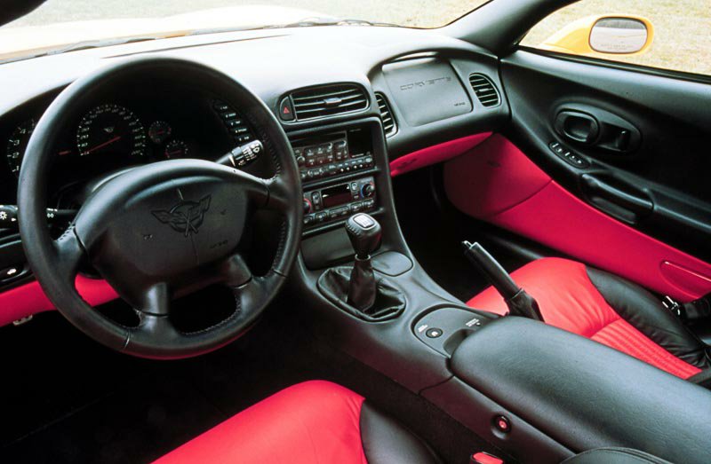 Corvette-Z06-interior-red-black-05_a.jpeg