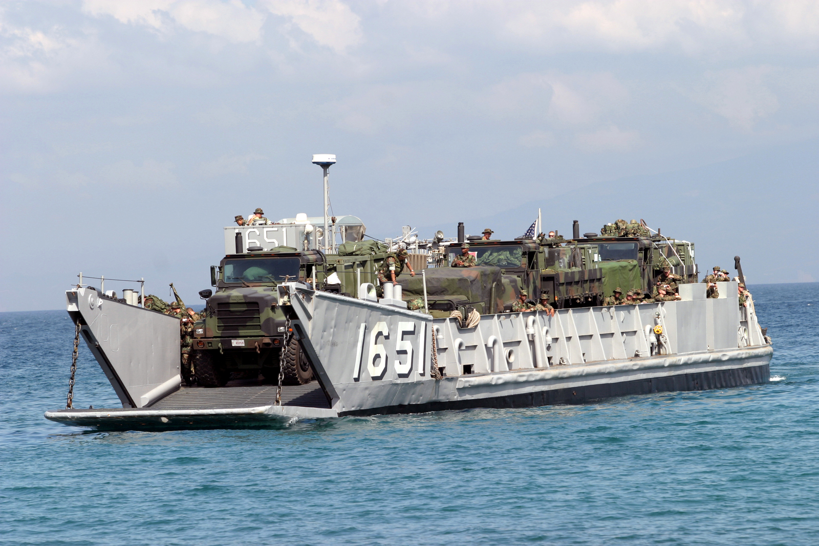 CU)_arrives_just_offshore_to_unload_supplies_and_equipment_in_support_of_exercise_Balikatan_2004.jpg
