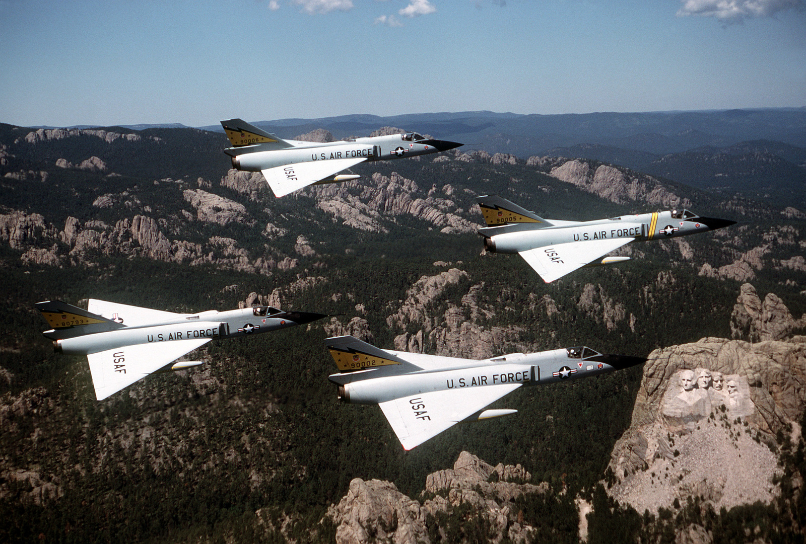 F-106s_5th_FIS_over_Mt_Rushmore_1981.jpg