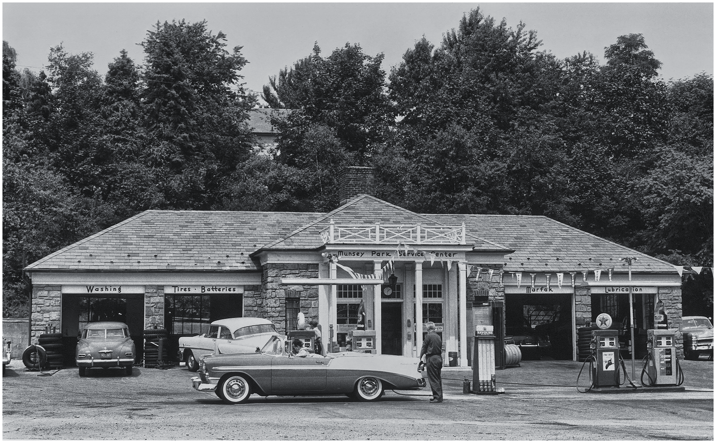 full-service0-gas0station0-1950s-inkbluesky.png