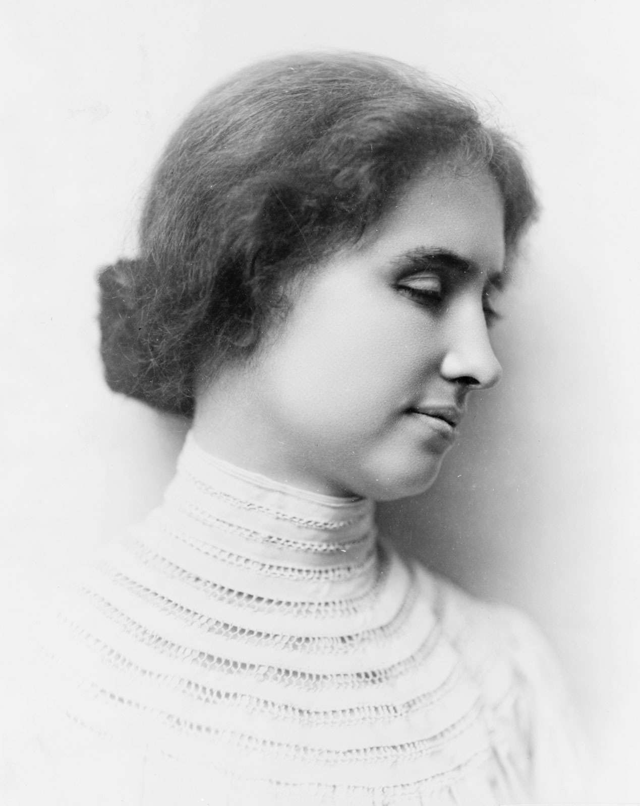 Helen-Keller-1904.jpg