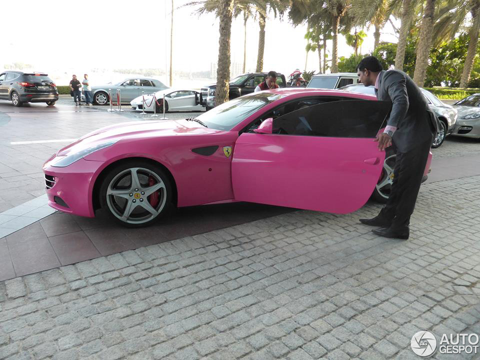 pink-Ferrari-FF.jpg