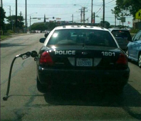 police-car-gas-station-fail.jpg