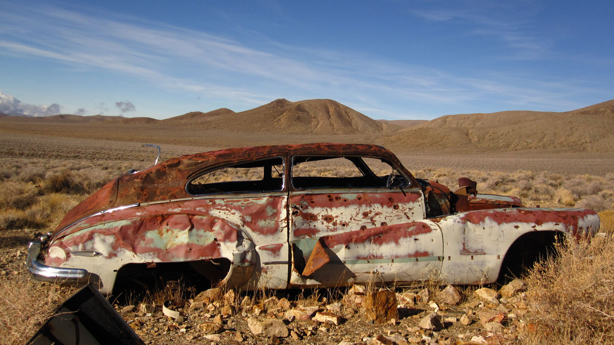 Rusty-desert-car-02.jpg