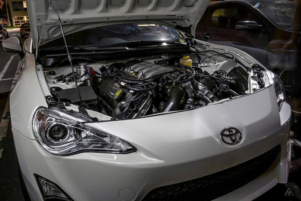 Scion-FRS-with-Ford-Coyote-Boss-302-V8-04.jpg