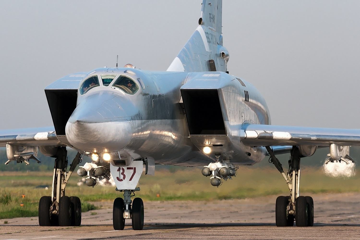 Tupolev_Tu-22M-3M%2C_Russia_-_Air_Force_AN2219027.jpg
