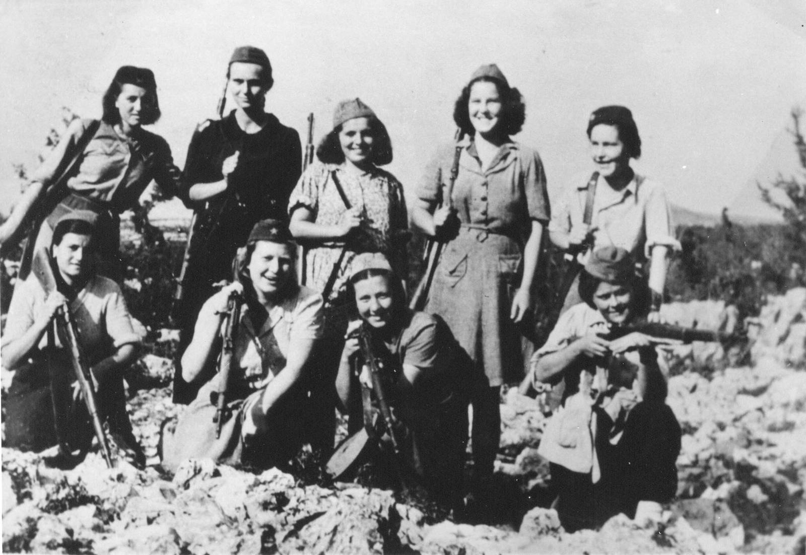 yugoslav-female-partisans-dinara-mountain-1942.jpg